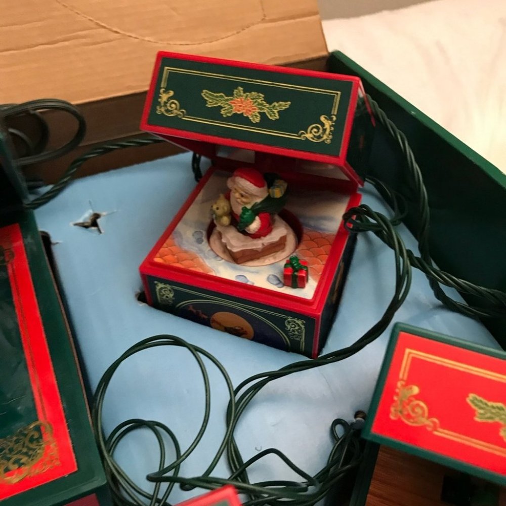 Vintage Noma Music box Christmas Collection plays 18 songs animated. - Picture 11 of 16